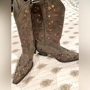 New Roper Floral Embroidered Cowboy Boots Sz 10